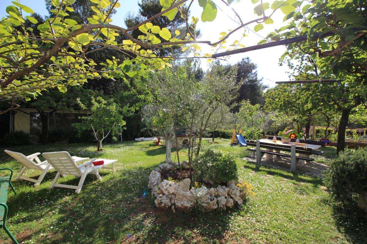 Modern Apartment Sabina With Nice Garden Porec Bagian luar foto