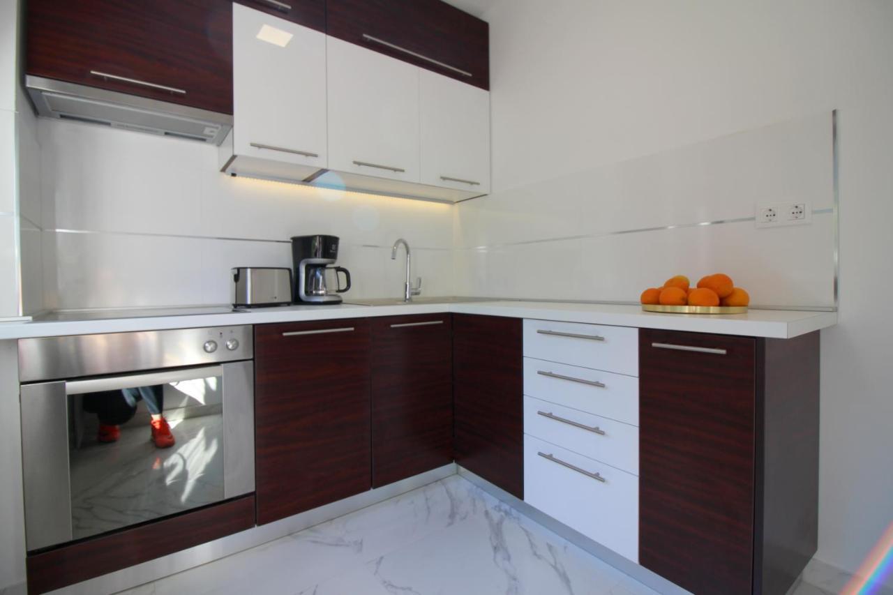 Modern Apartment Sabina With Nice Garden Porec Bagian luar foto