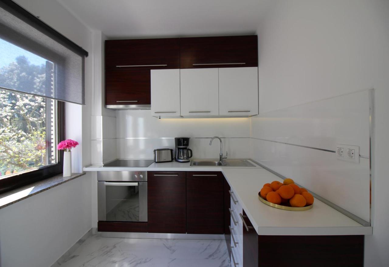 Modern Apartment Sabina With Nice Garden Porec Bagian luar foto