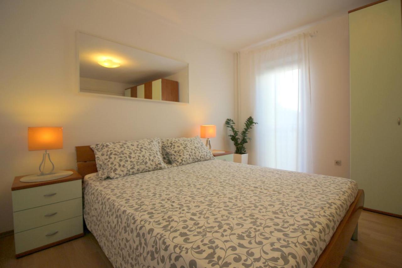 Modern Apartment Sabina With Nice Garden Porec Bagian luar foto