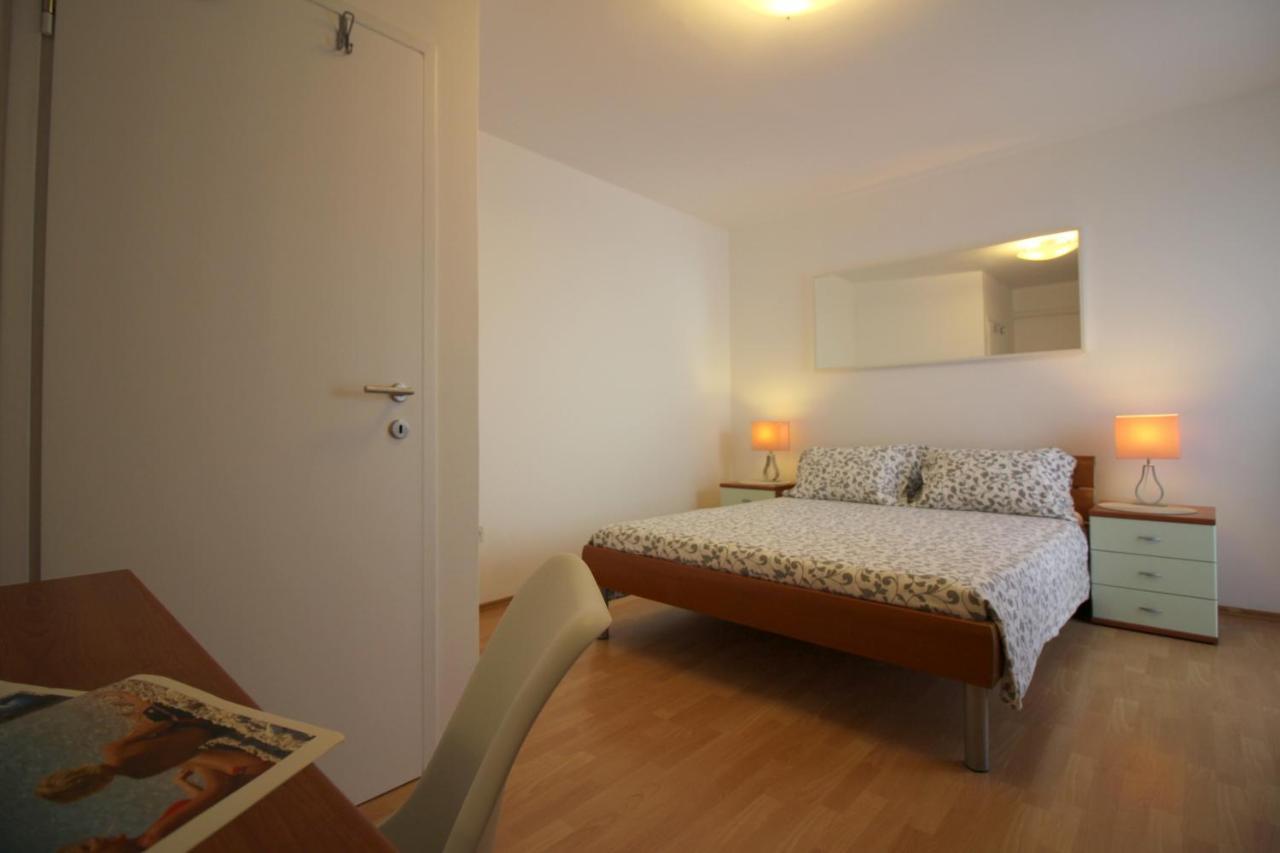 Modern Apartment Sabina With Nice Garden Porec Bagian luar foto
