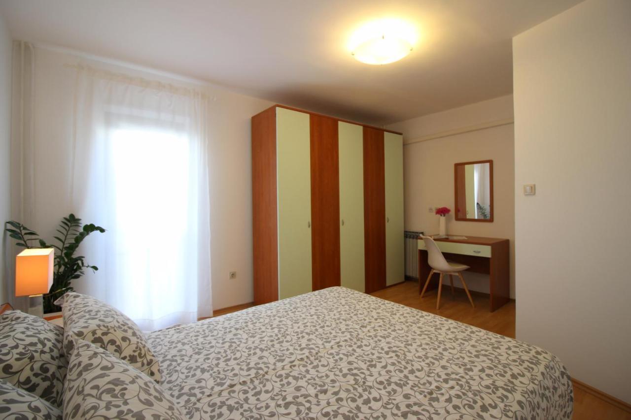 Modern Apartment Sabina With Nice Garden Porec Bagian luar foto
