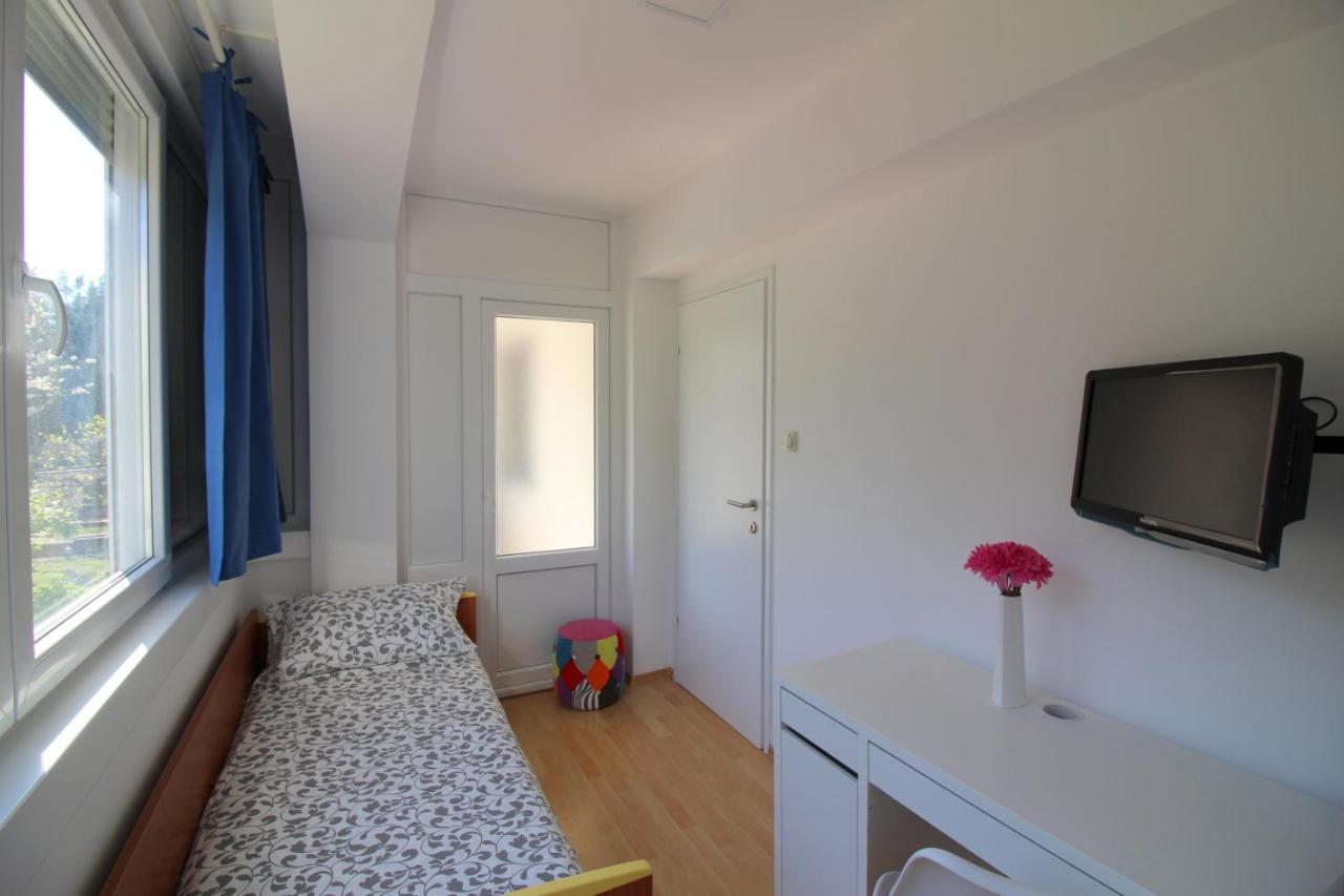 Modern Apartment Sabina With Nice Garden Porec Bagian luar foto