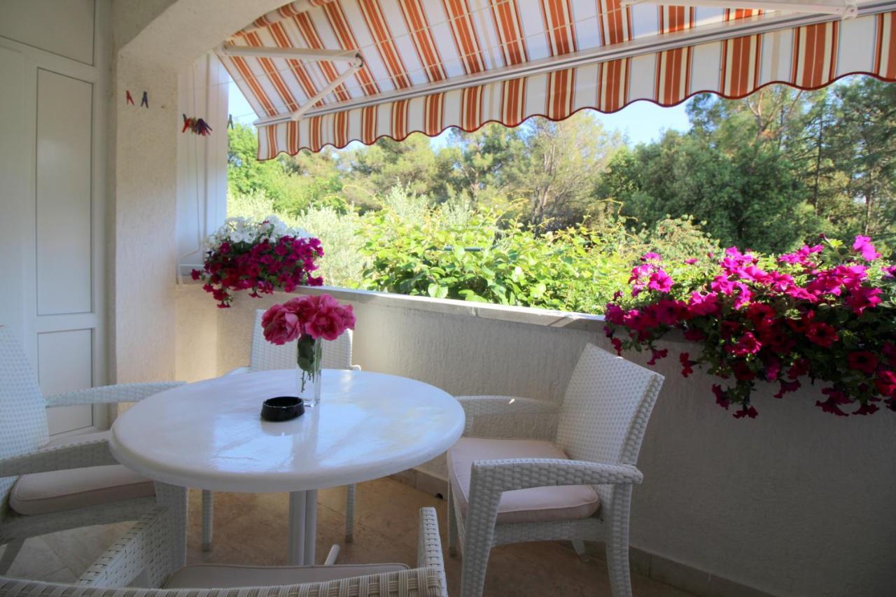 Modern Apartment Sabina With Nice Garden Porec Bagian luar foto